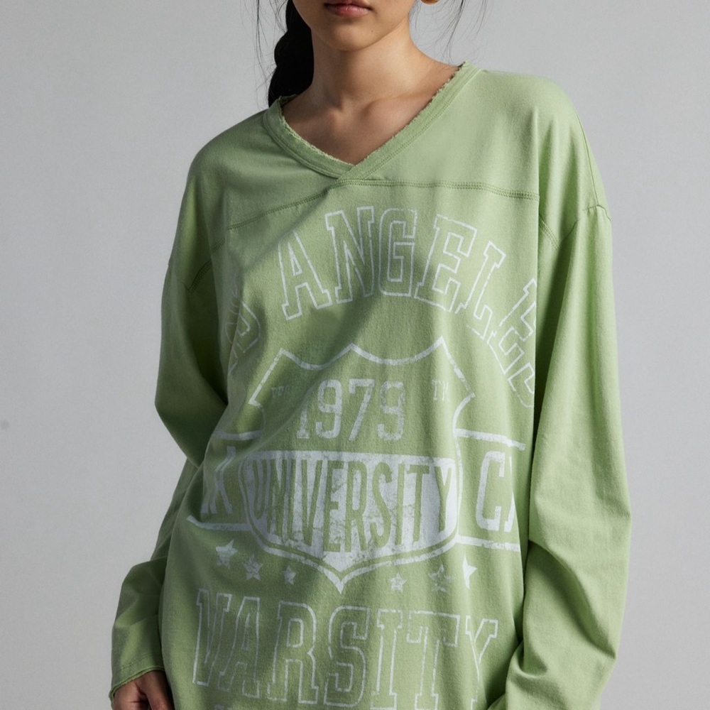 Urban Outfitters Green Varsity Graphic V-Neck Long Sleeve Tee sz XL
